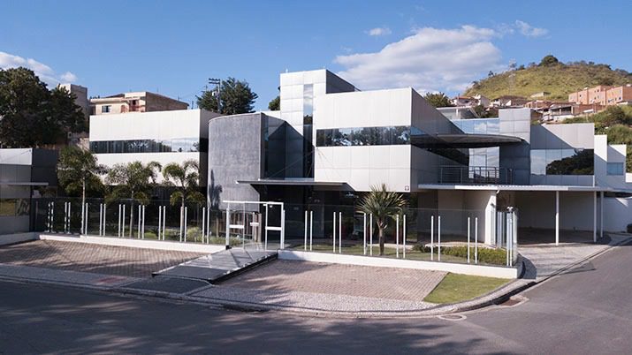 Indústrias reavaliam planejamento pós-pandemia fachada industrial