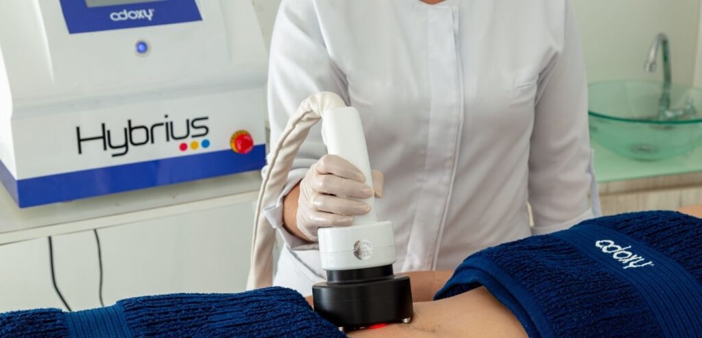 Associação de criolipólise e terapia híbrida potencializa resultados no tratamento da gordura localizada
